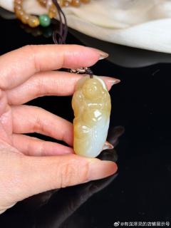 漏了一个吊坠.插一下队.和田玉糖白弥勒佛.披了一身金袈裟～⭐1390