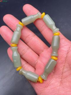 和田玉烟嘴手链一个