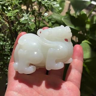 羊脂白玉的油脂感是什么?和田玉貔貅手把件